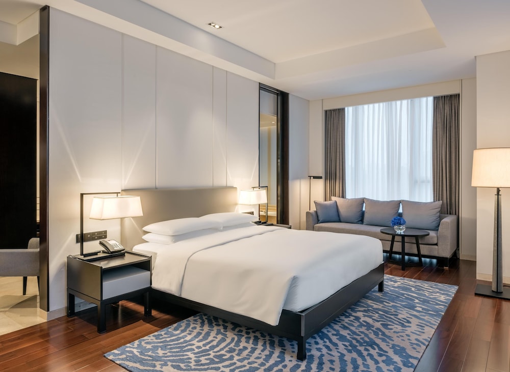 Hyatt Regency Shanghai Global Harbor 20/75
