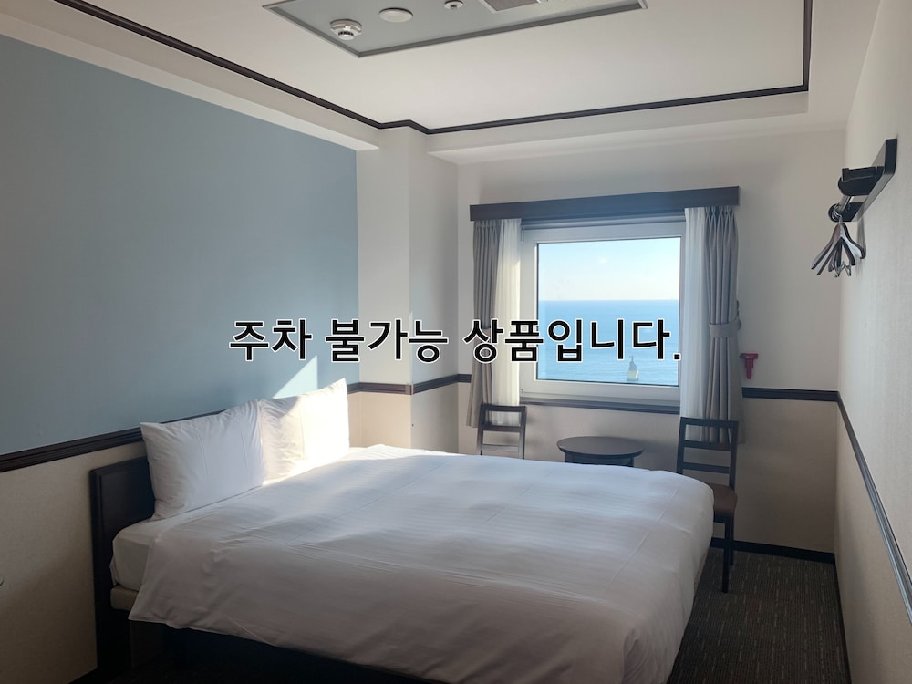 Room, Queen Bed, Partial Sea View, No Parking