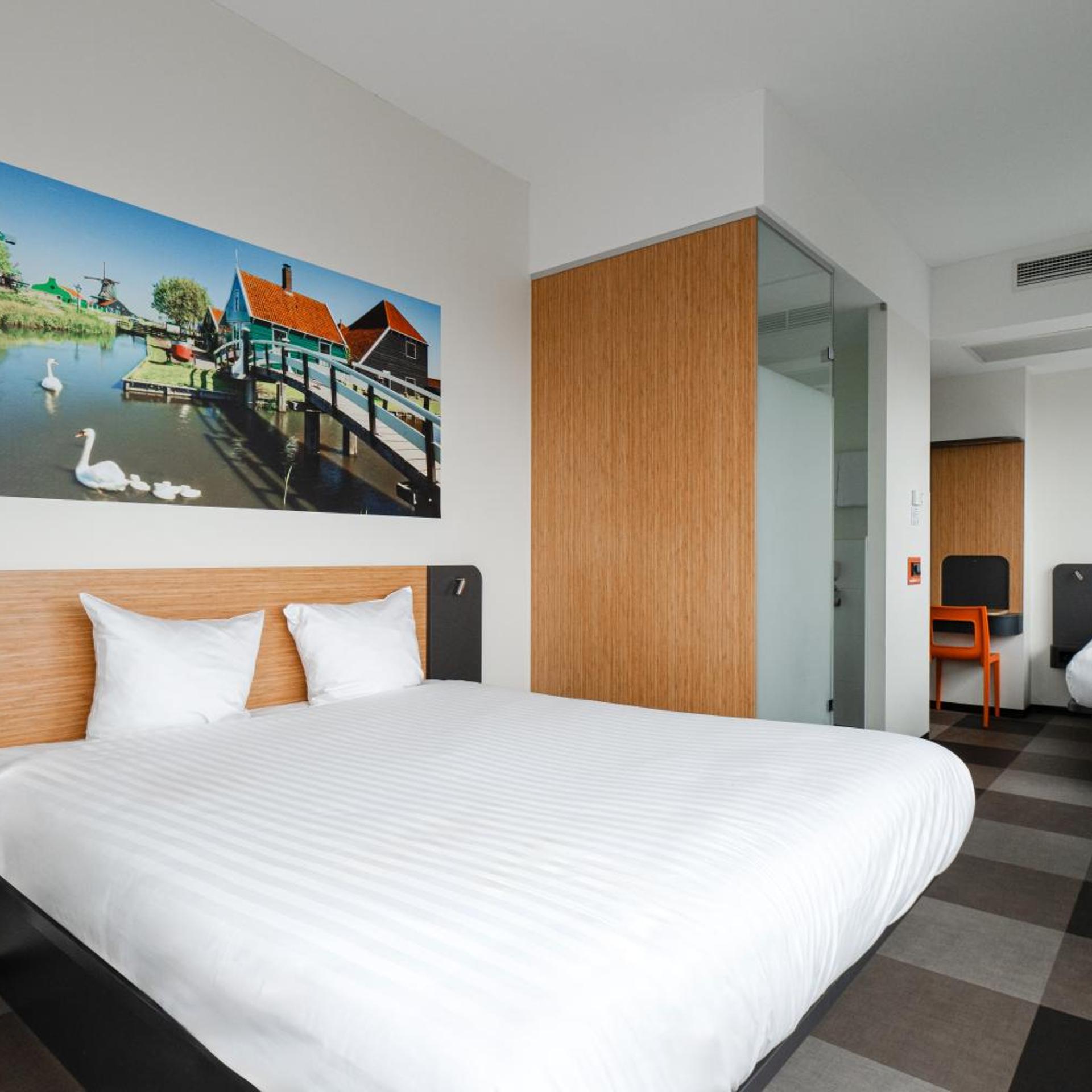 ROOM, TRIPLE