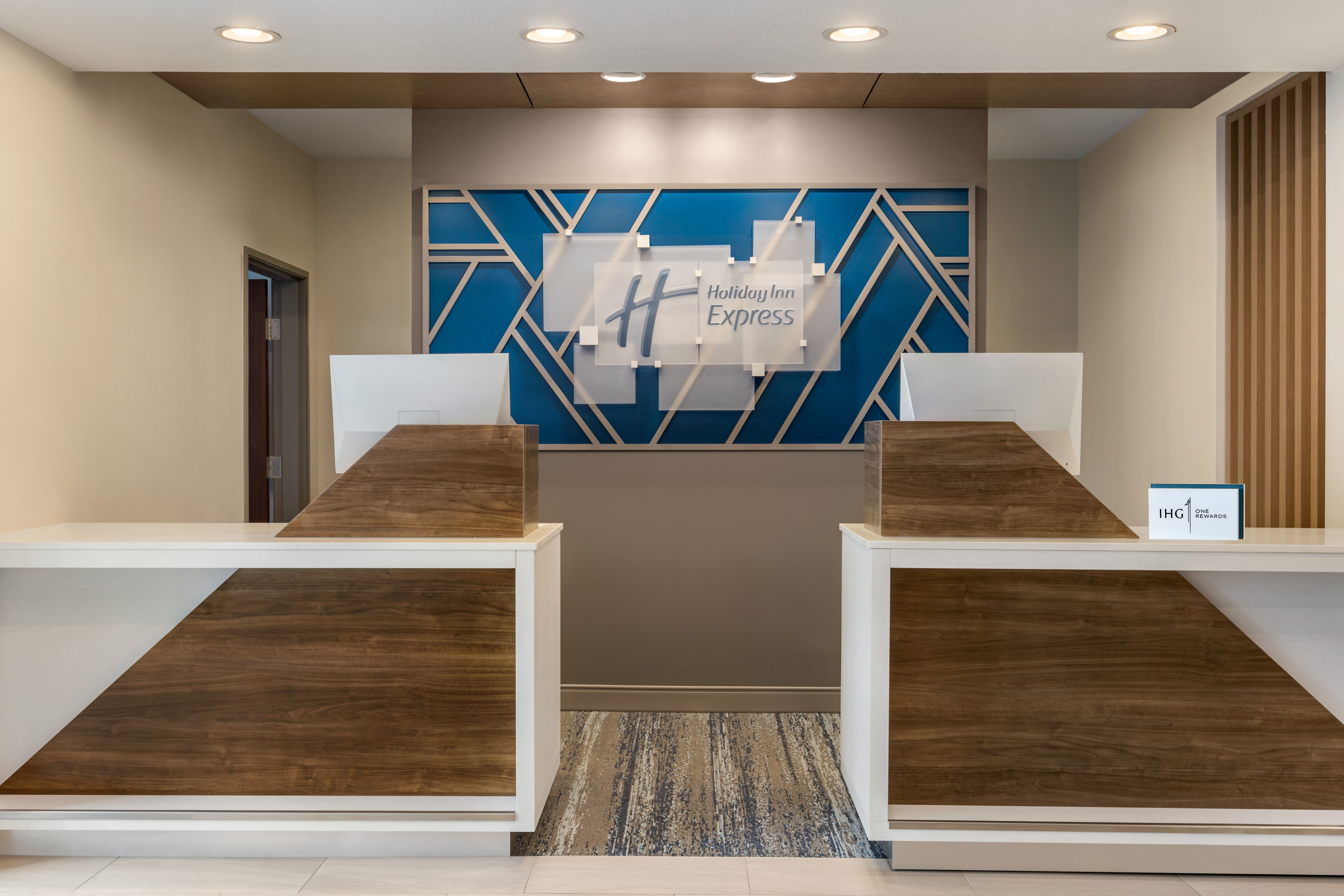 Holiday Inn Express & Suites East Greenbush(Albany-Skyline) 54/57
