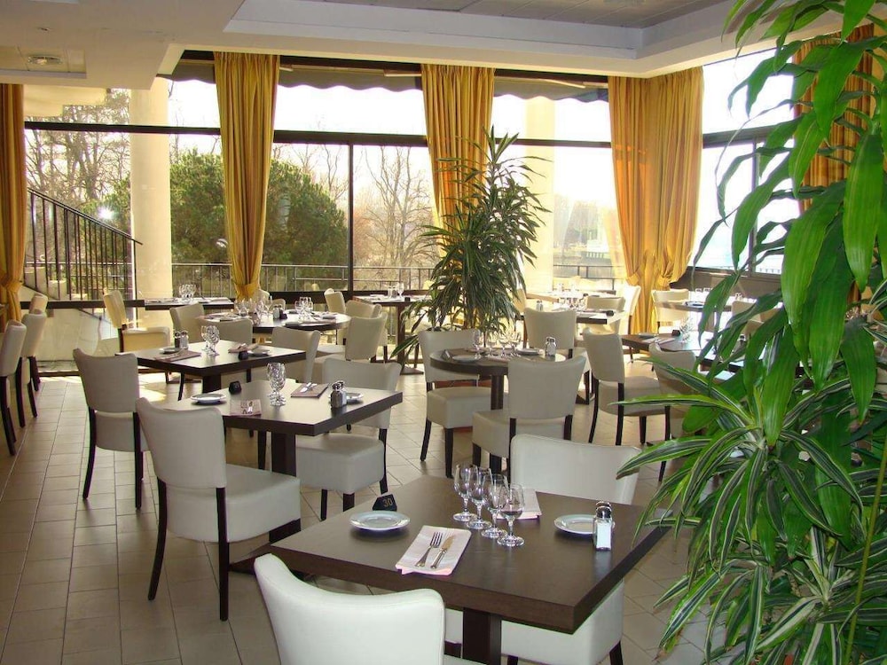 Brit Hotel Du Lac 27/43