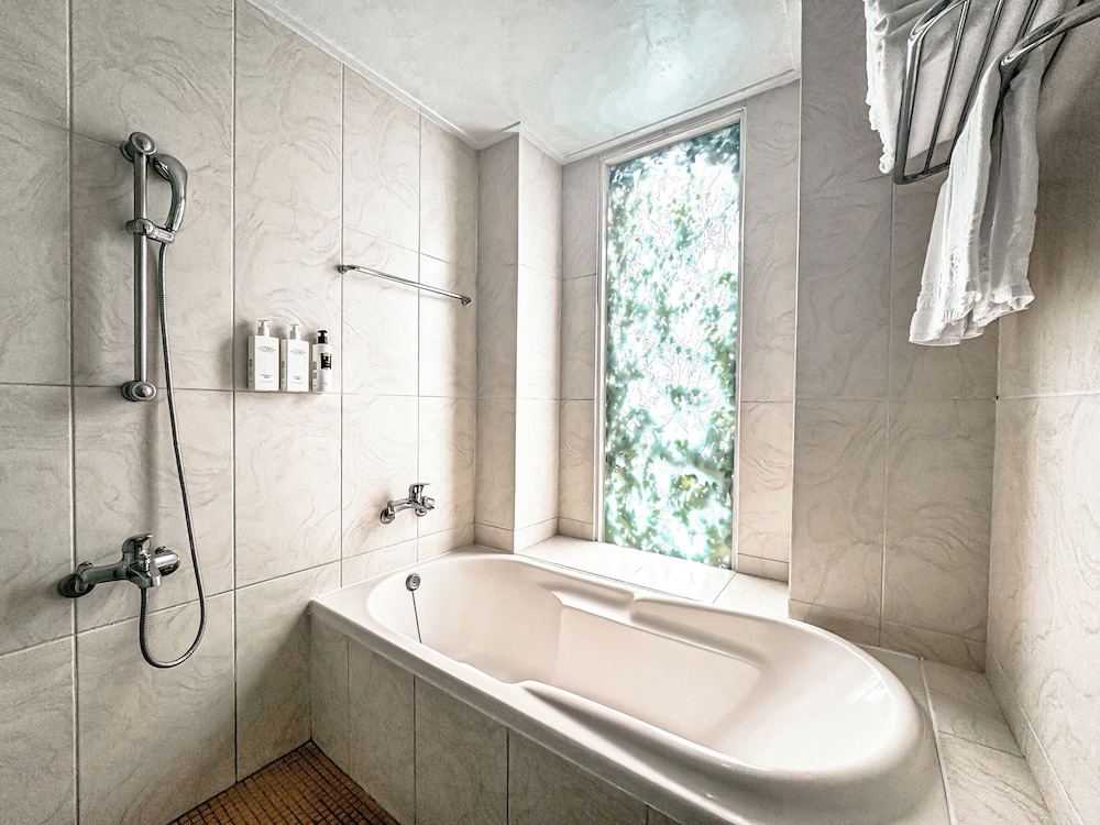 Shangrila Boutique Hotel 47/47