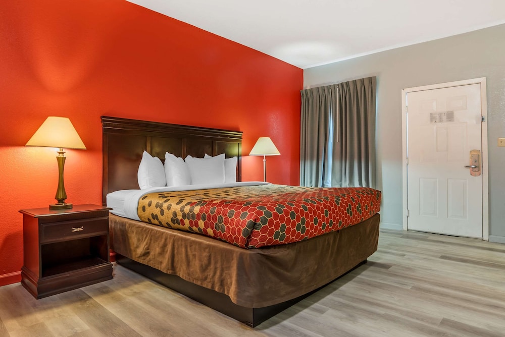 Econo Lodge Inn & Suites Philadelphia MS 57/80