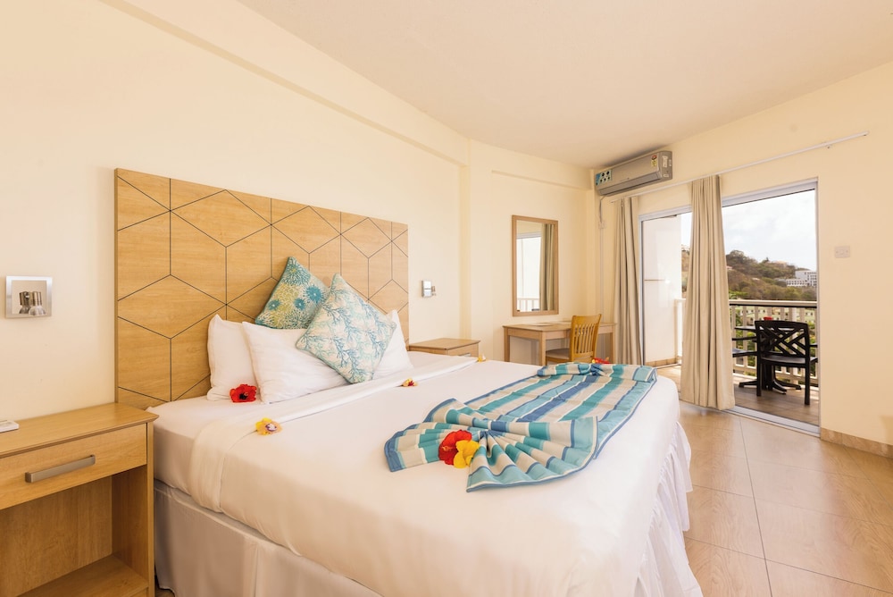 Hilltop, King Bed, Ocean View