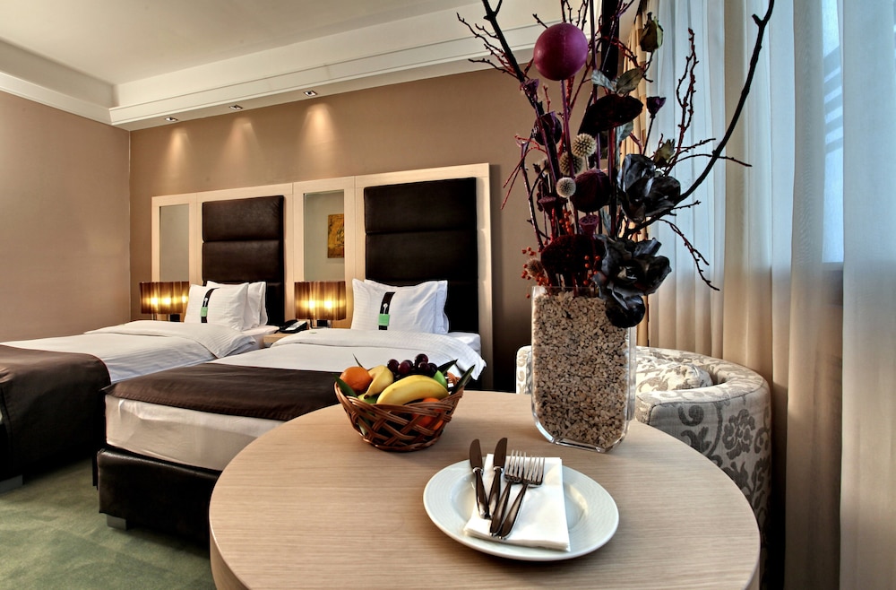Holiday Inn Belgrade 62/71