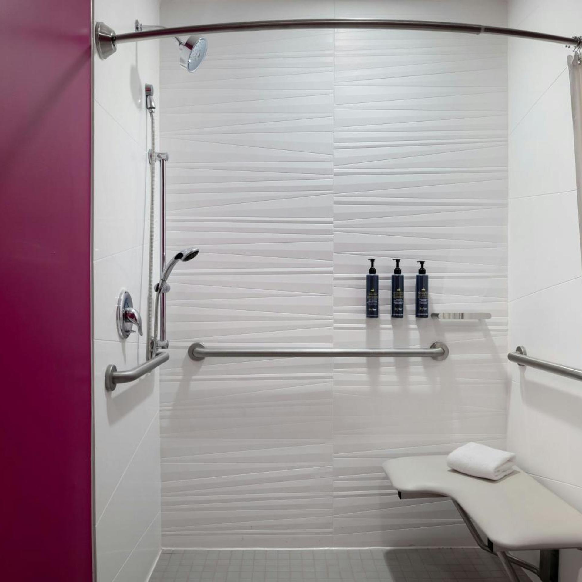 Aloft, Guest Room, King Bed, High Floor، Aloft Houston Galleria Hotel 7/10