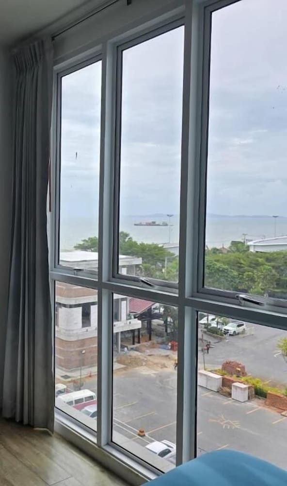 Sunday Beachfront View Jomtien Pattaya 41/70