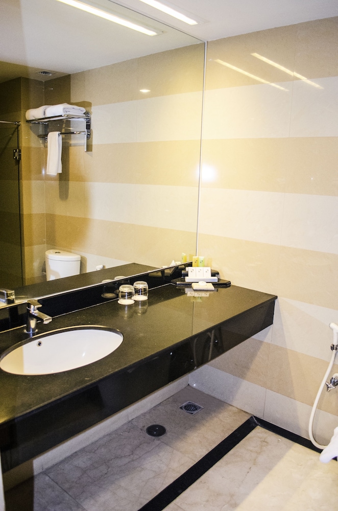 SWISS-BELHOTEL MALEOSAN MANADO 63/67