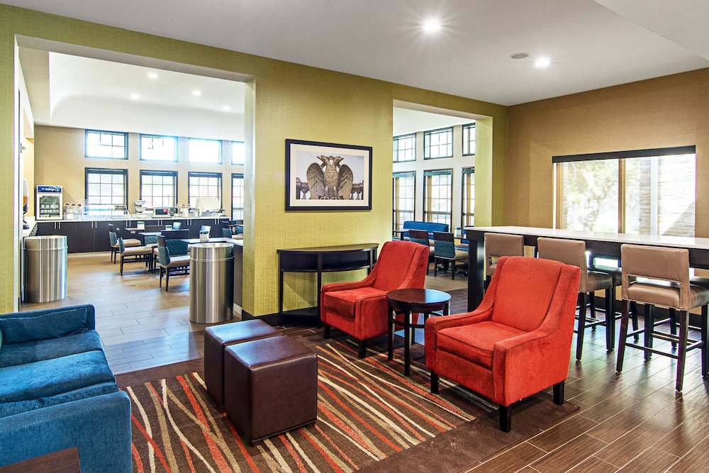 Comfort Suites NW Dallas Near Love Field 28/49