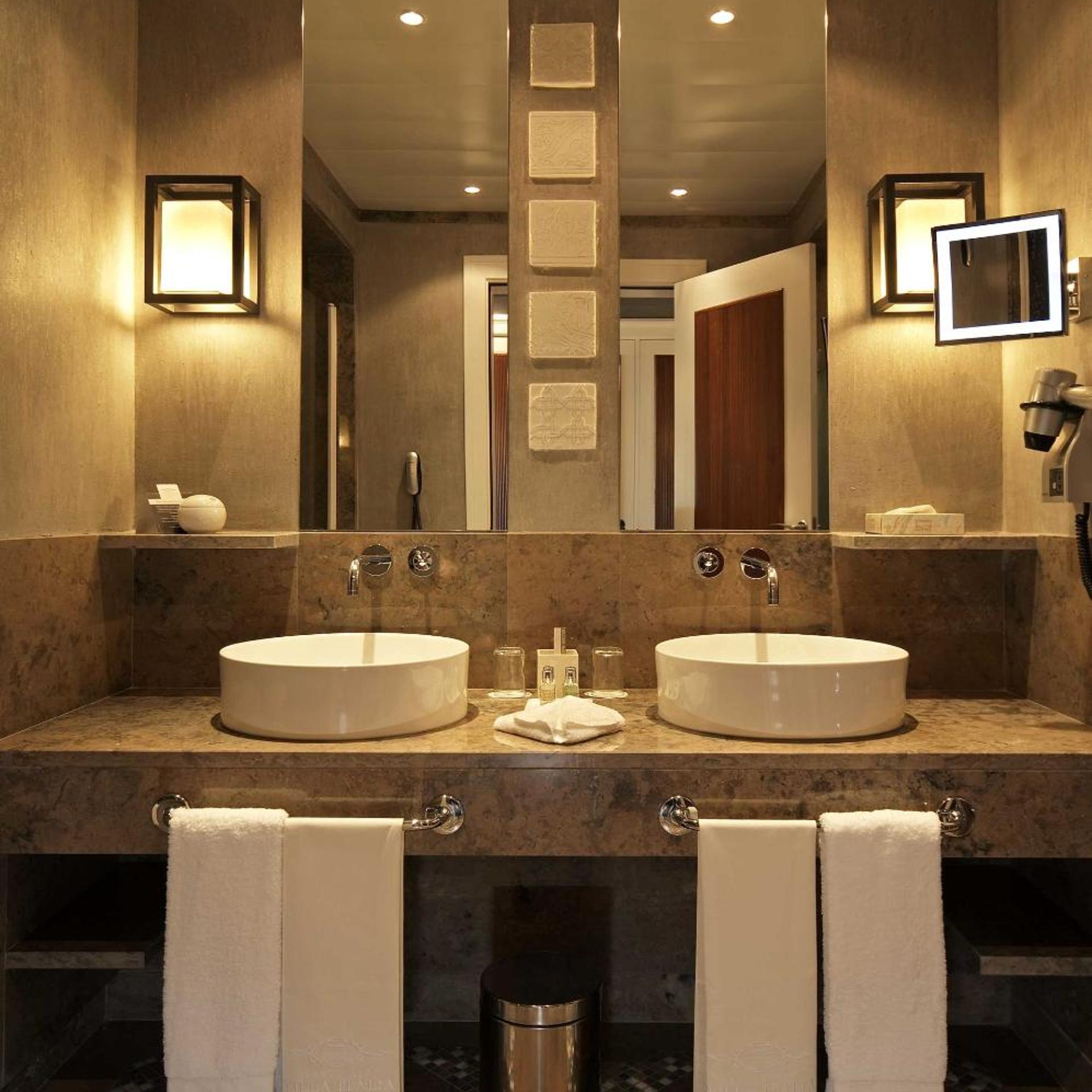 Seaview Retreat Double Room 2 pax، Grande Real Villa Italia Hotel and Spa 7/8