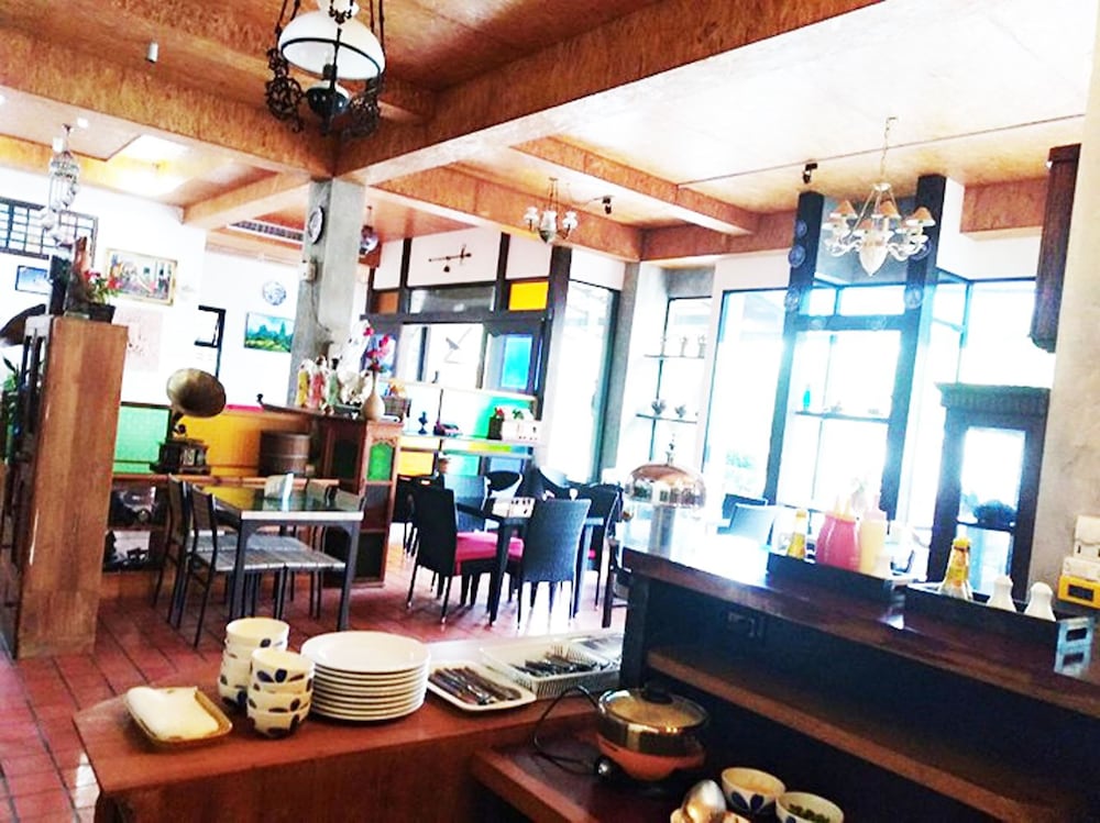 Jingjit Hotel 49/61