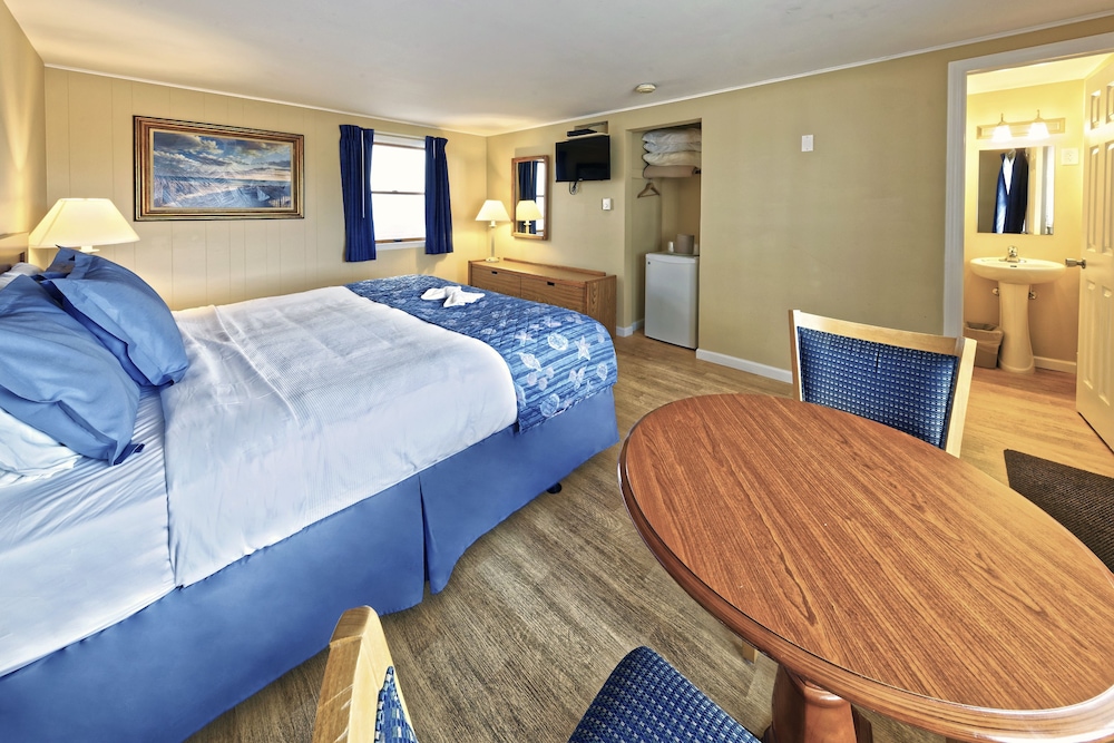 Drifting Sands Oceanfront Hotel 14/70