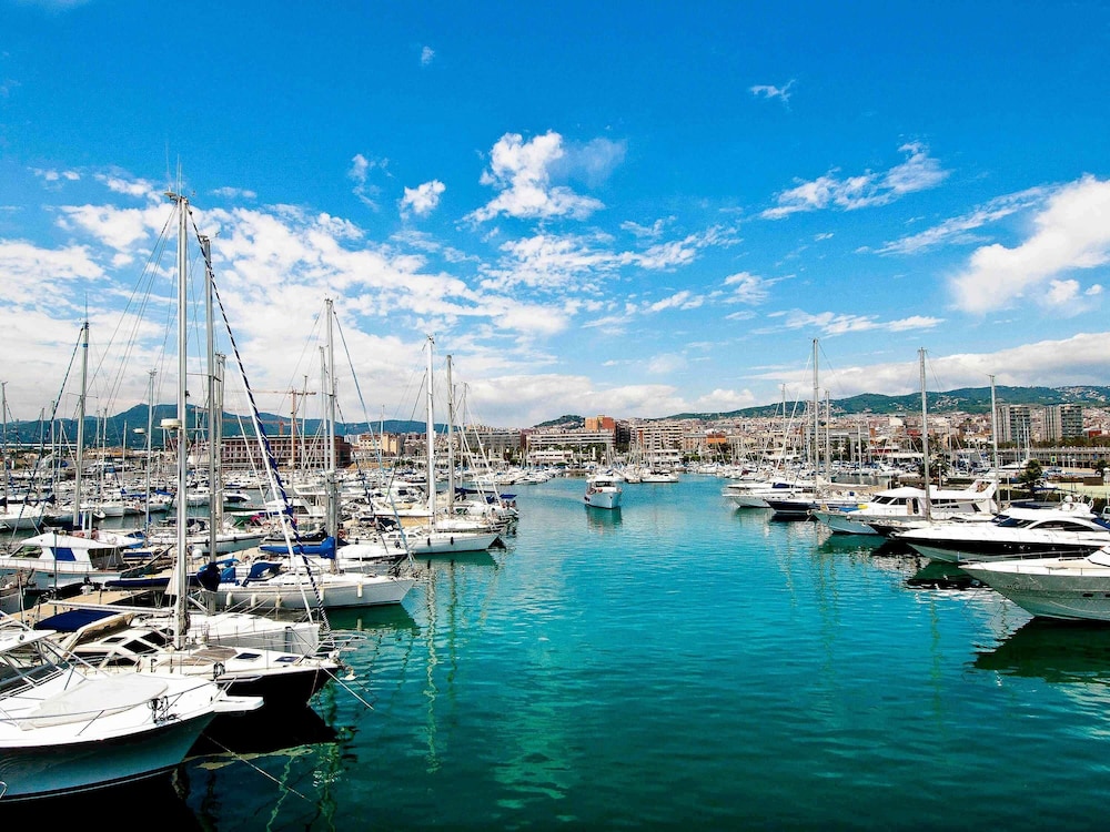 Novotel Barcelona Cornella Hotel 69/71