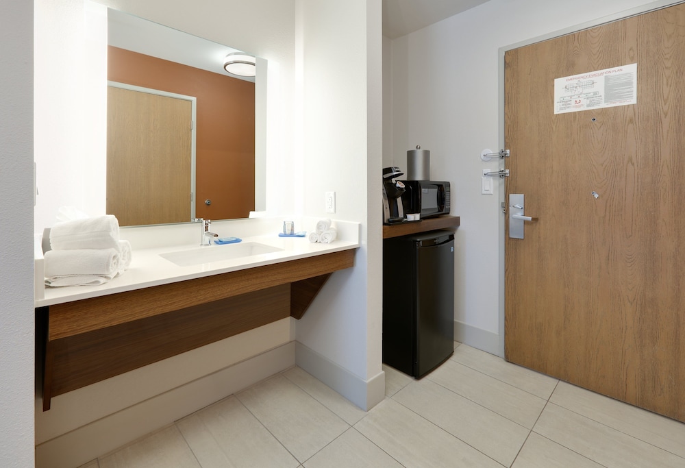 Holiday Inn Express Hotel Suites Scottsbluff Gering 23/57