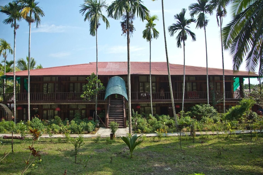 Symphony Palms Beach Resort 7/57