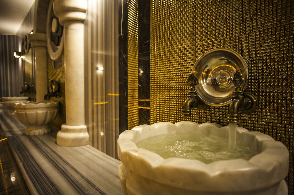 LIV SUIT HOTEL 13/58