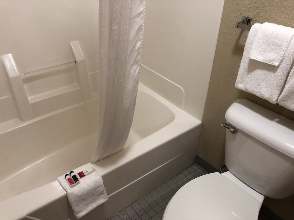 Days Inn By Wyndham Iron Mountain 20/36