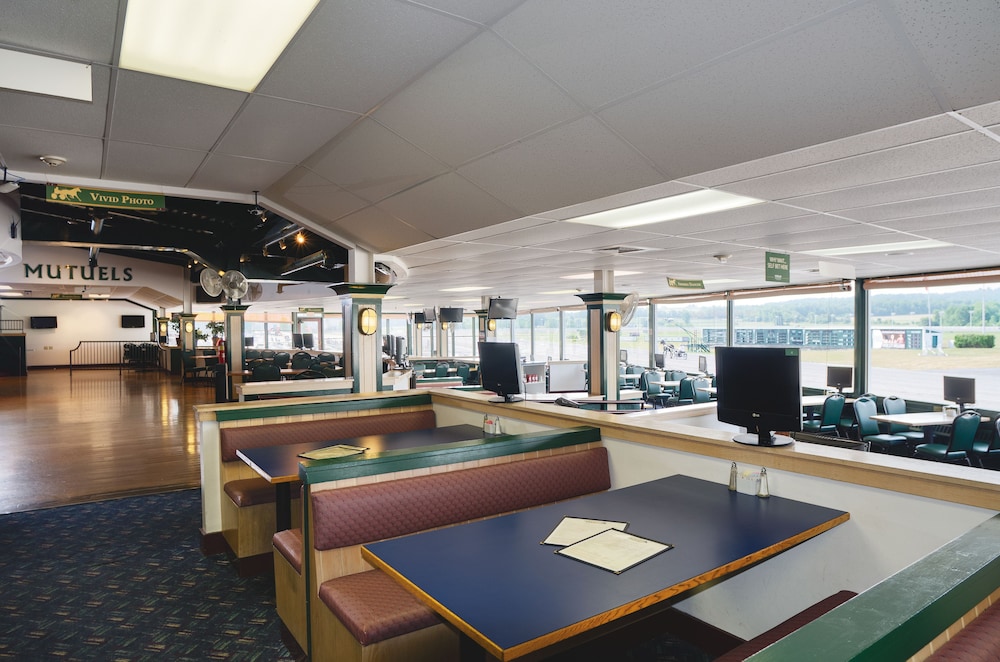 Vernon Downs Casino and Hotel 31/45