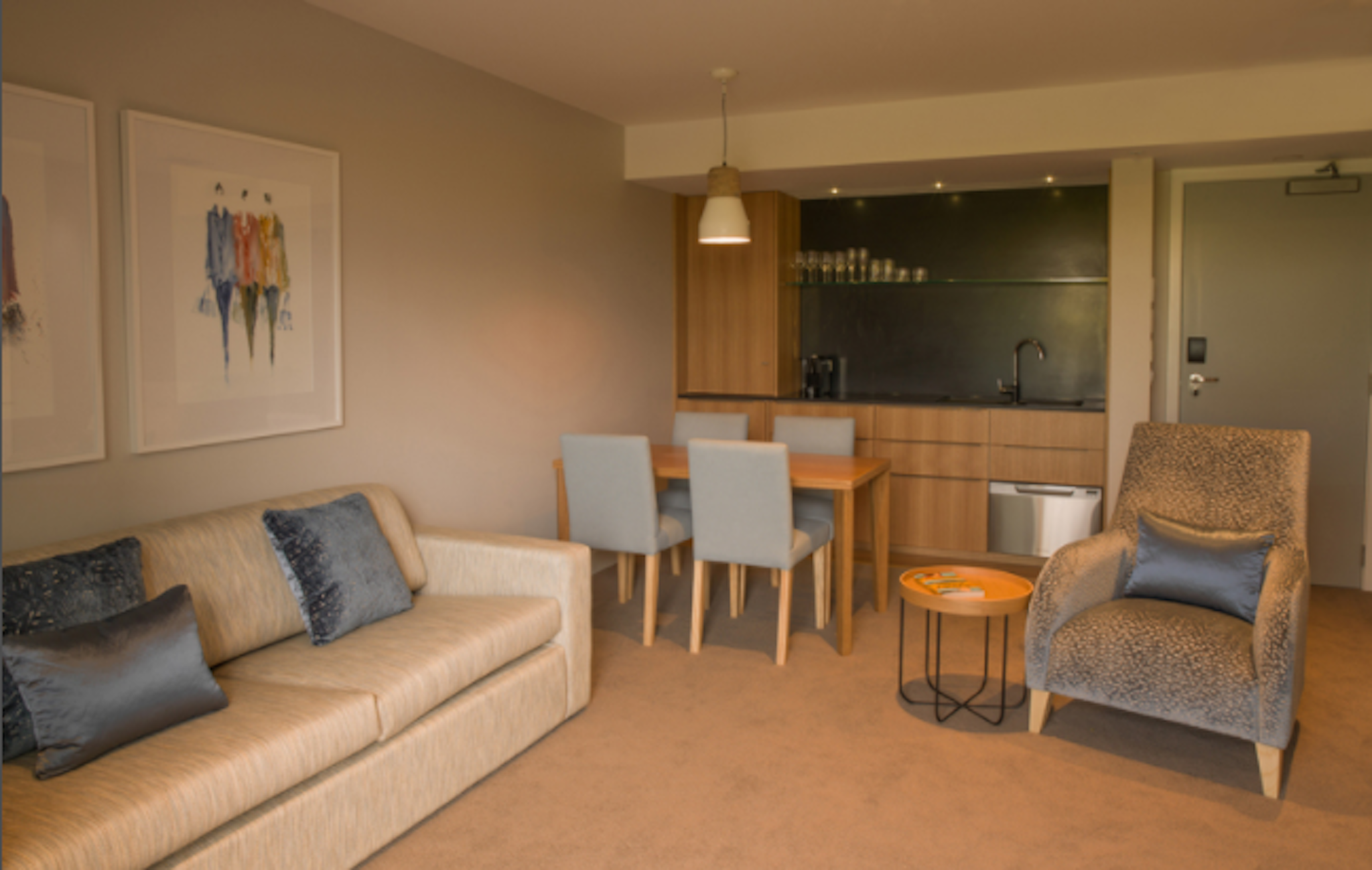Porters Boutique Hotel 8/16