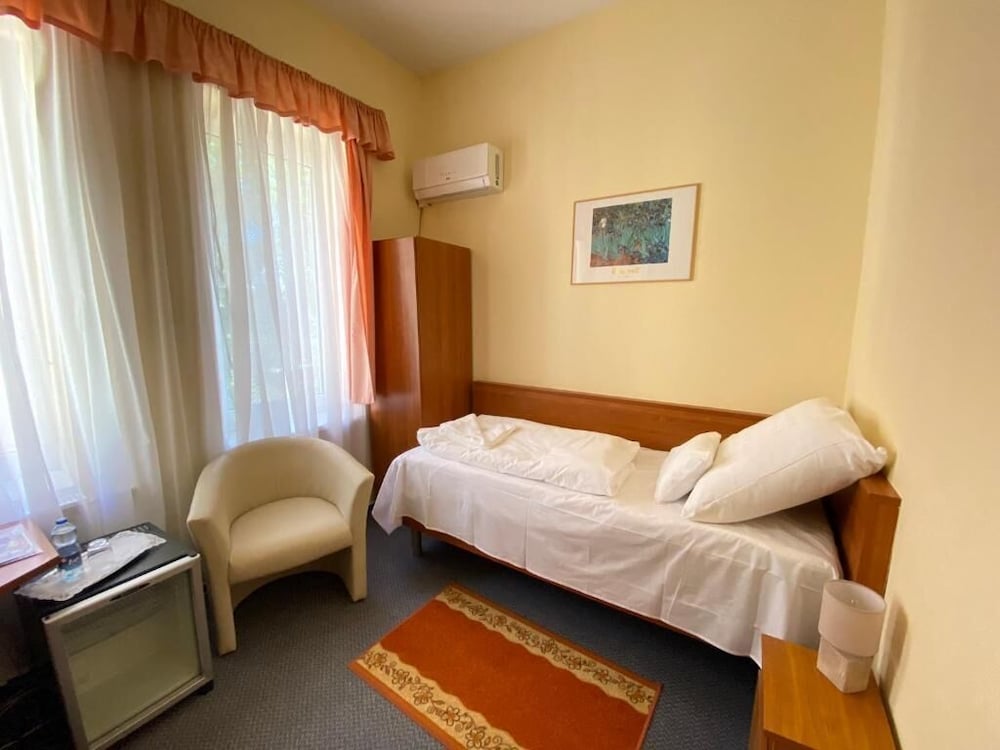 Tisza Alfa Hotel 12/48