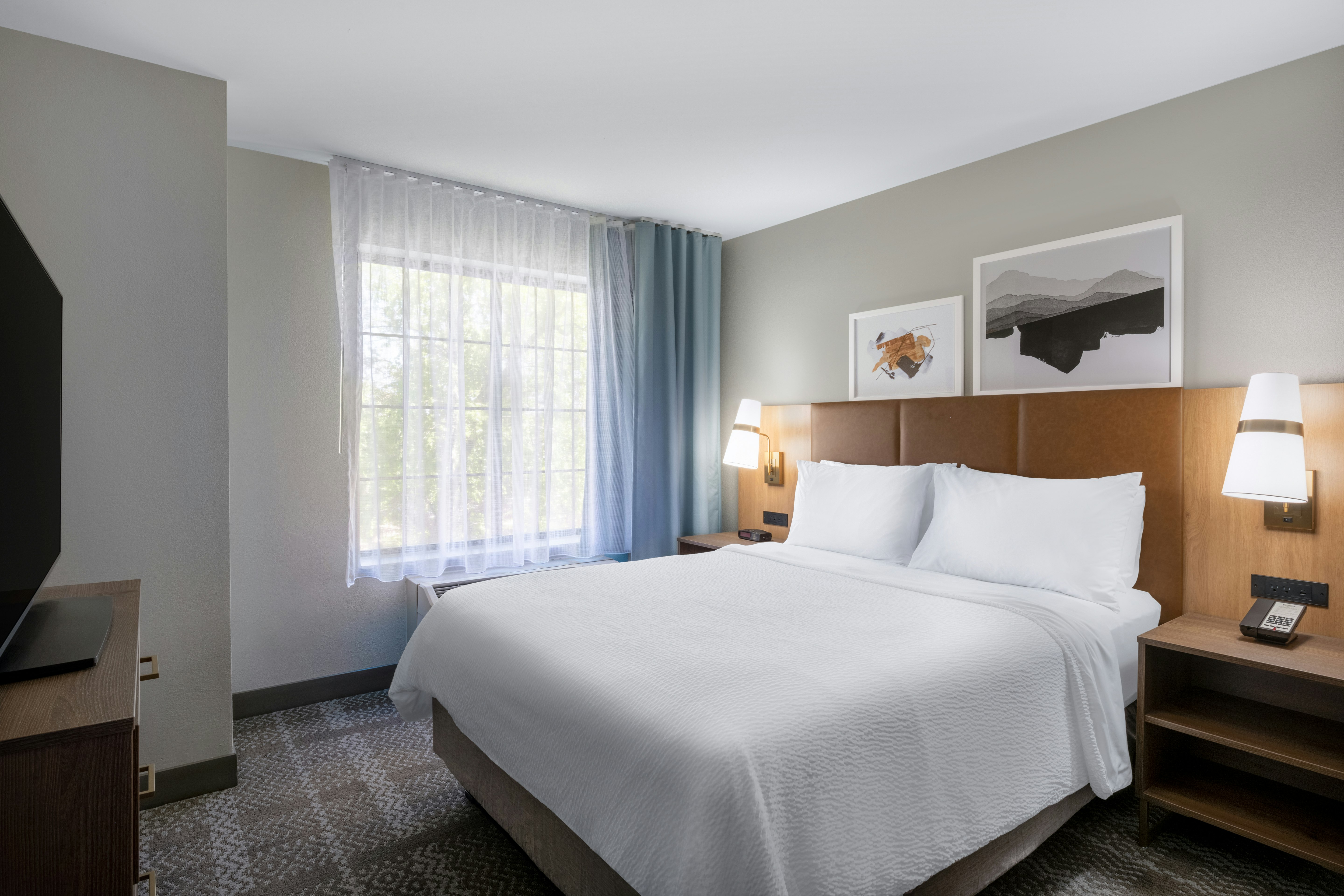 Staybridge Suites West Des Moines 22/76