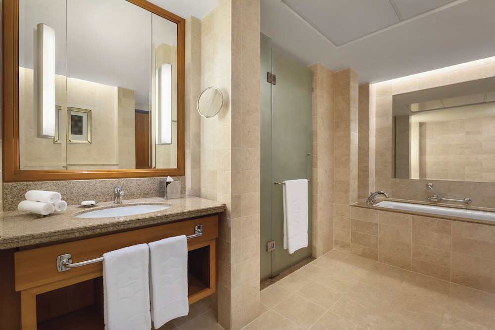 Bathroom at Doubletree by Hilton Muscat Al Waha, MUSCAT