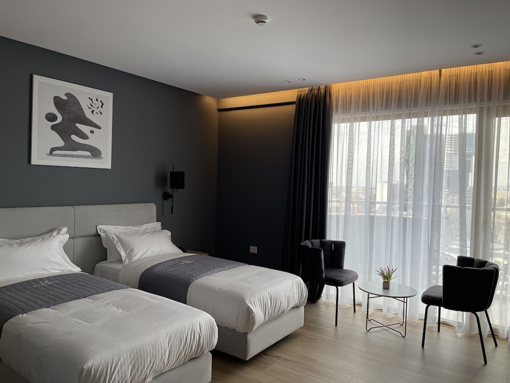 Mulaj Hotel Tirana 20/63