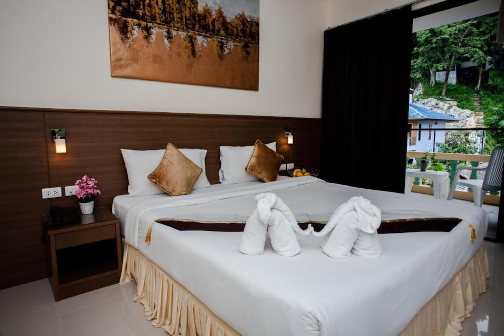 The Wave Hotel Patong 34/73