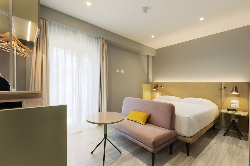 Adesso Hotel 19/50