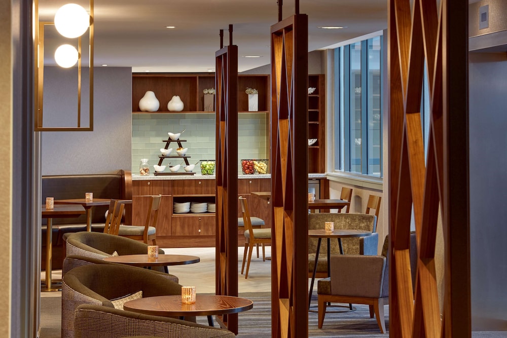 Hilton Frankfurt City Centre 74/88