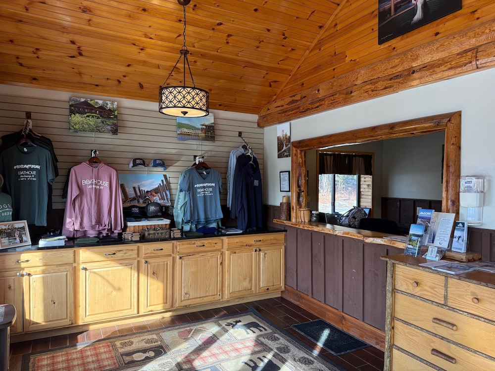 The Lodges at Cresthaven 11/60