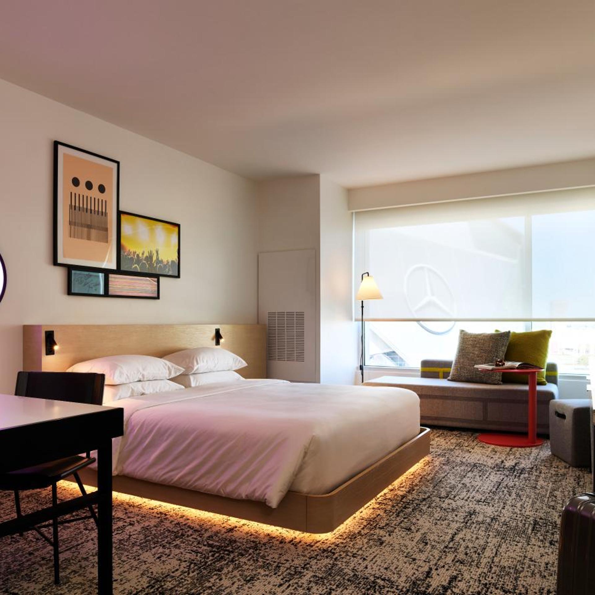 Reverb, King Bed, with View, High Floor