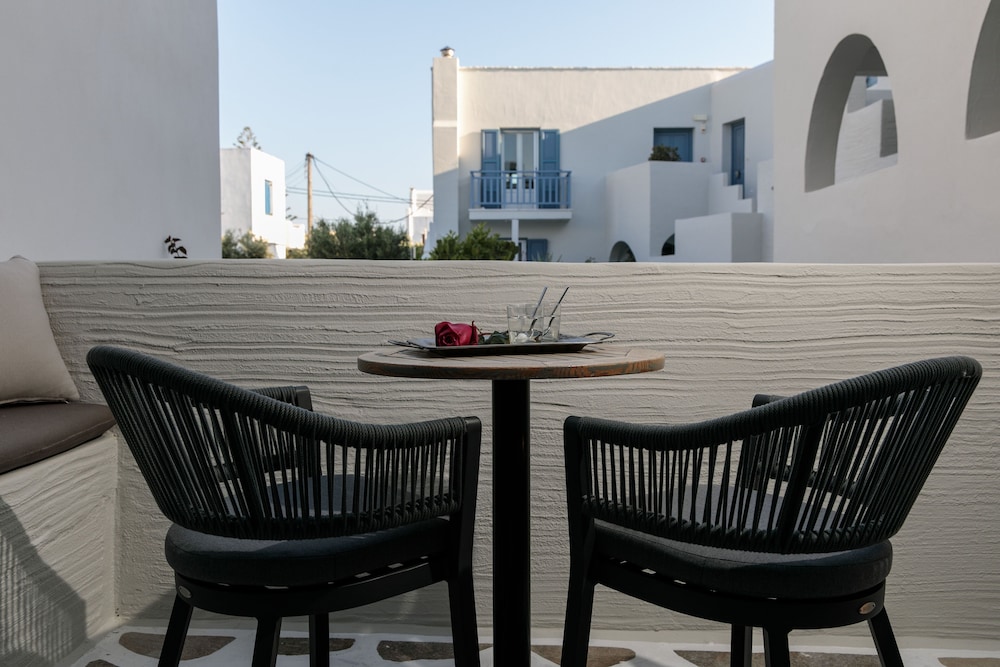 Iria Beach art hotel 56/69