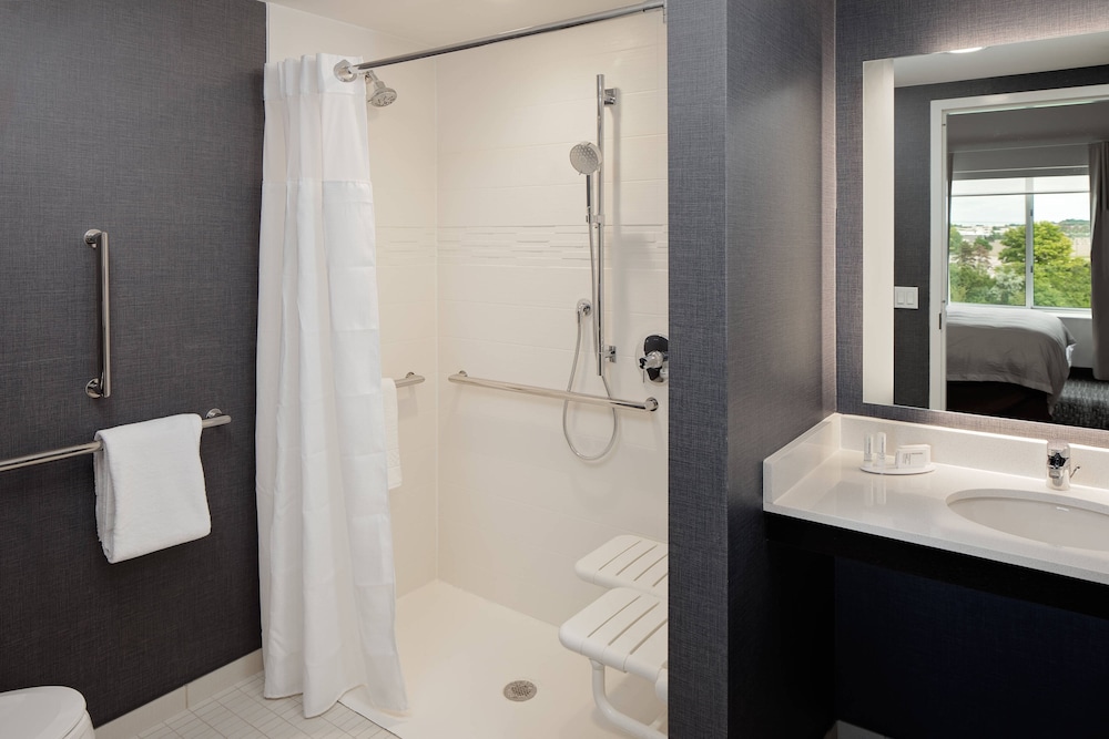 Residence Inn by Marriott Detroit Farmington Hills 15/45