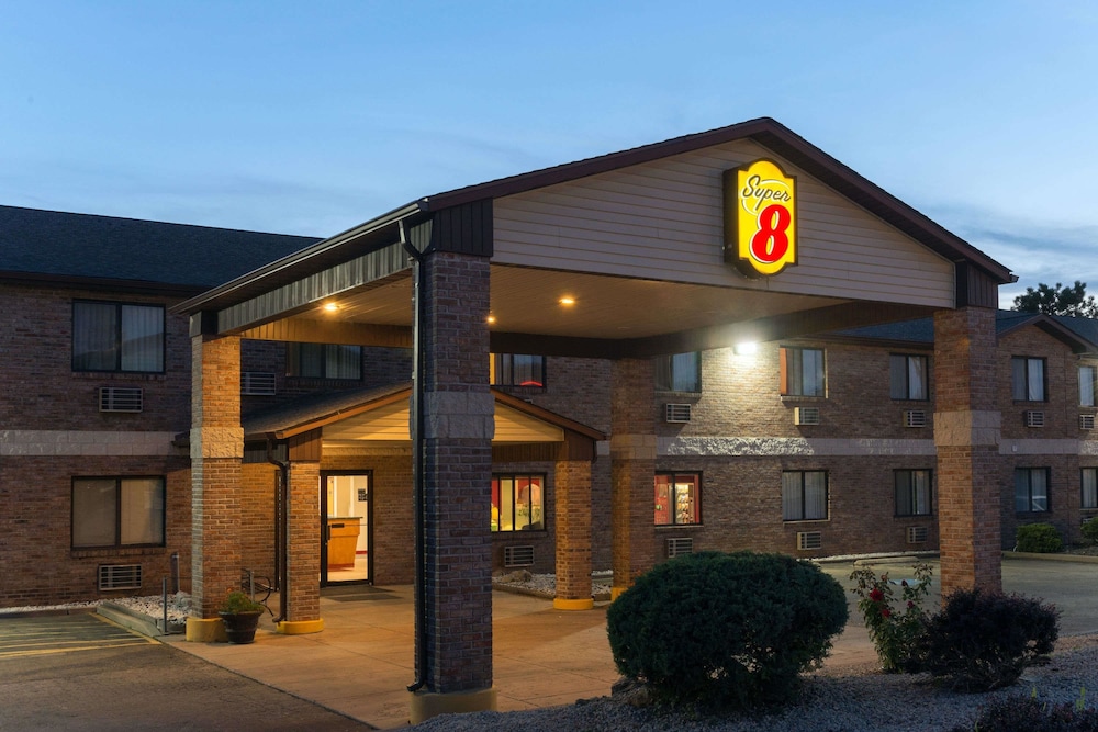 Super 8 by Wyndham Farmington 4/15