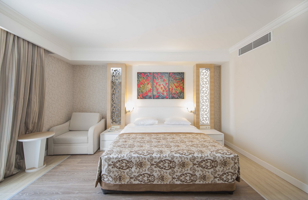 Room at Crystal Sunset Pearl Collection, SIDE