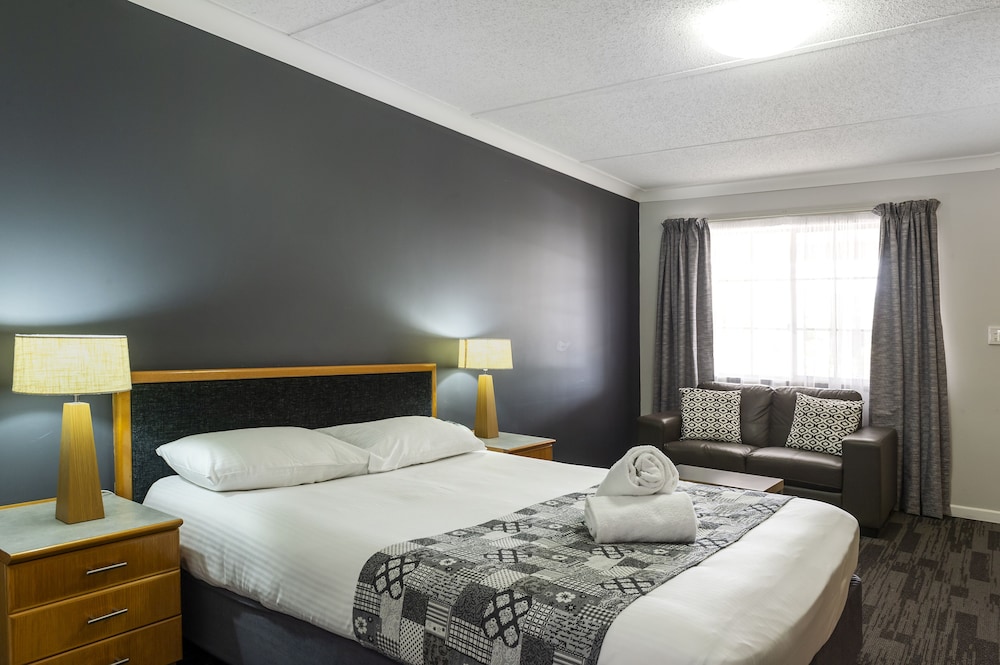 IPSWICH COUNTRY MOTEL 22/49