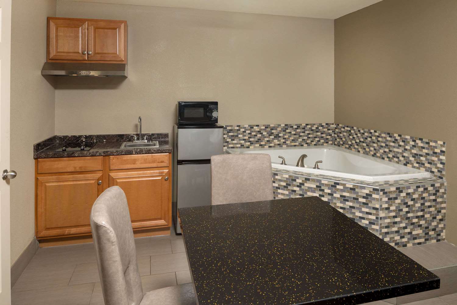 Clarion Pointe Athens I-65 7/7