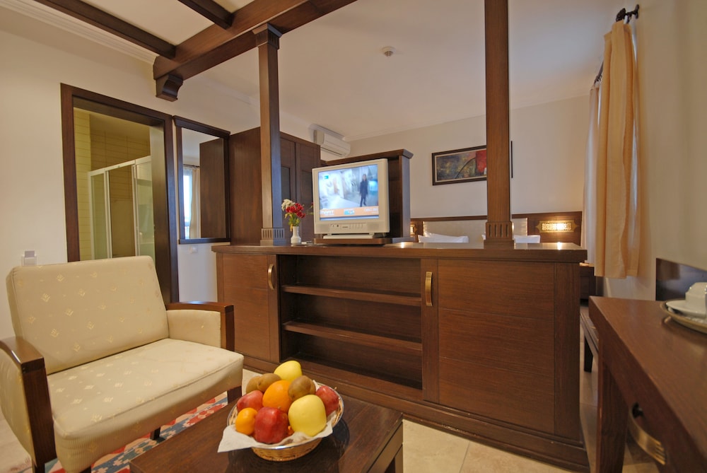Tourist Hotel 34/63