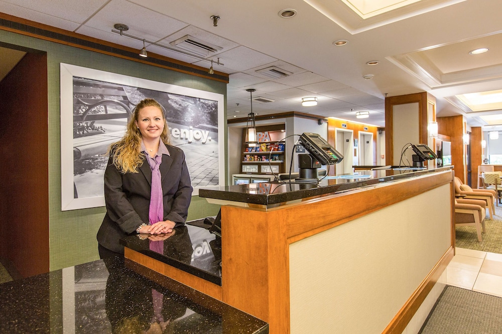 Hampton Inn Lancaster, PA 8/42