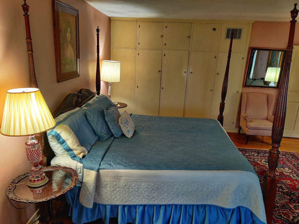 Montague Inn 33/73