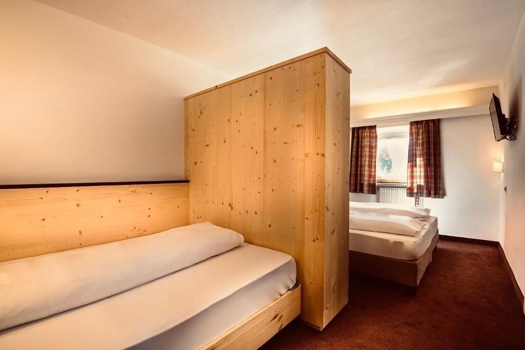 ROOM, TRIPLE