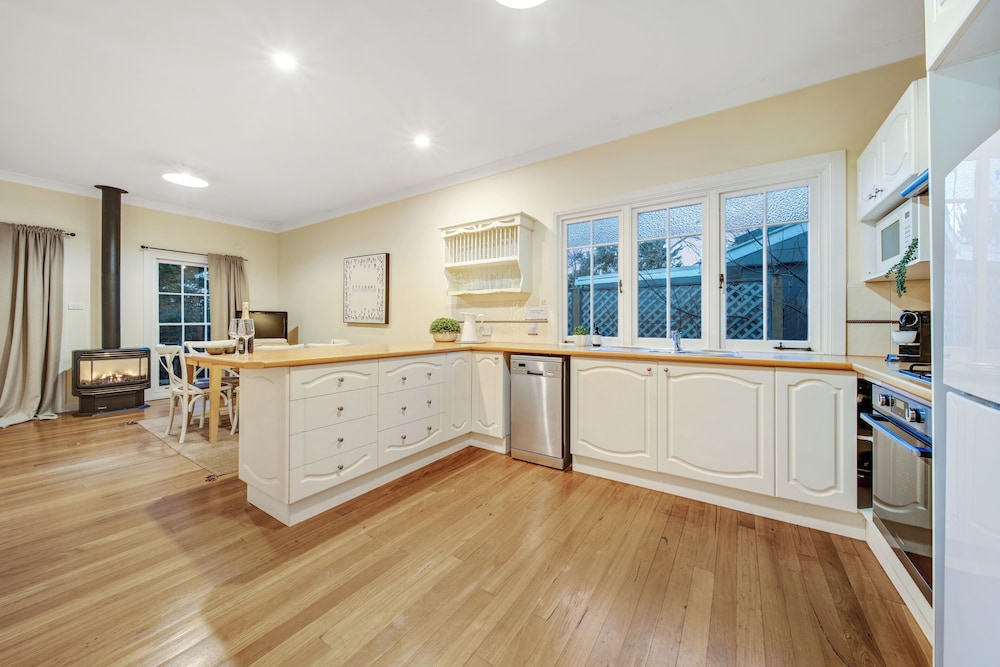 WHISPERING PINES BOUTIQUE ACCOMMODATION 7/50