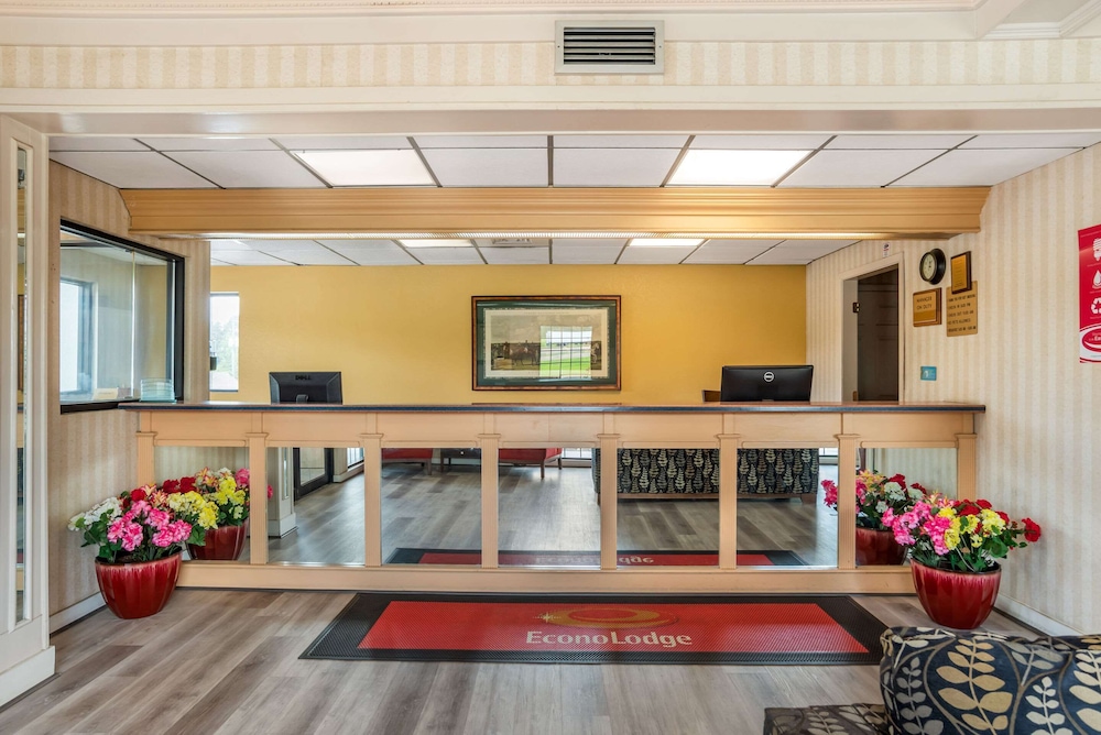 Econo Lodge Inn & Suites Philadelphia MS 12/80