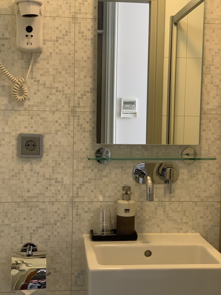 Hotel Clemens 50/56