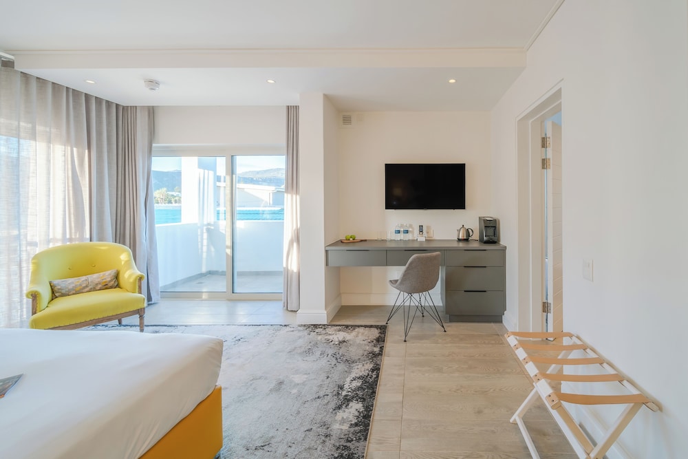 One Marine Drive Boutique Hotel 56/73
