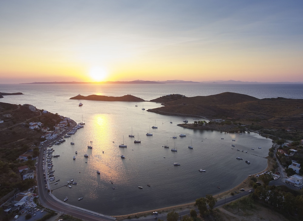 Aigis Suites 46/50