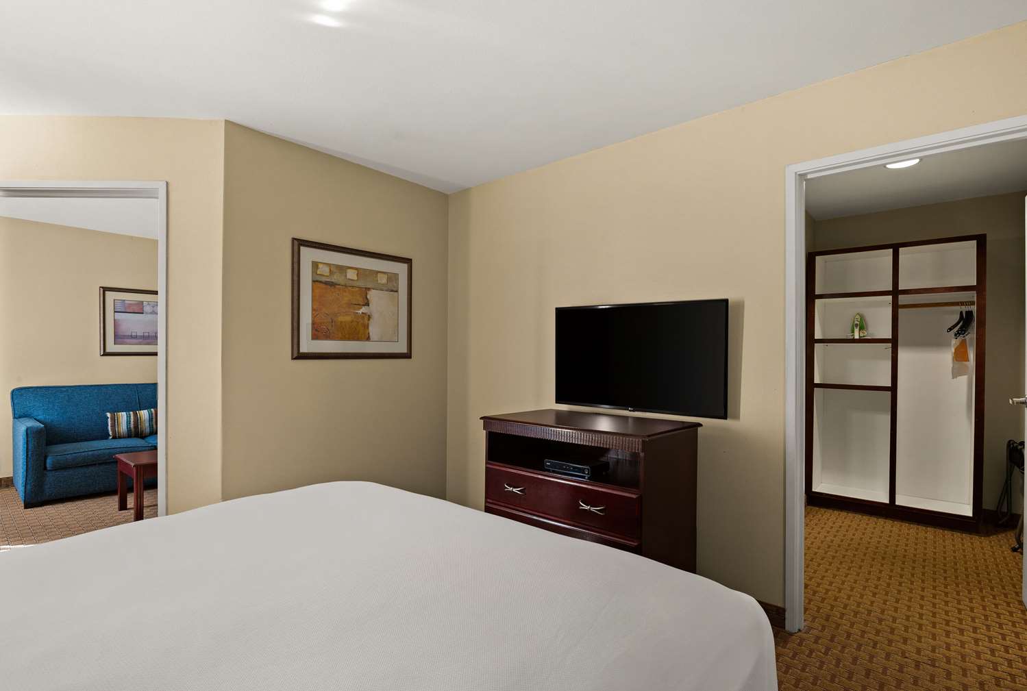 Efficiency, Suite, Queen Bed
