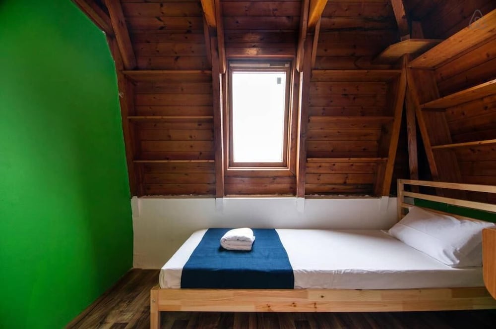 Mellow Youth Hostel 13/100