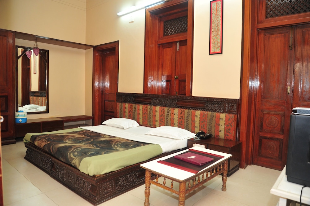Hotel Siddhartha Palace 11/24